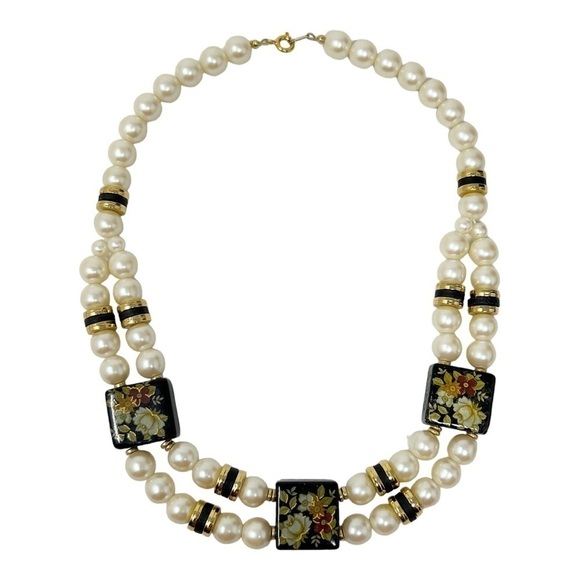 VINTAGE FAUX PEARLS WITH THEEE BLACK FLORAL TILES NECKLACE - Picture 2 of 4
